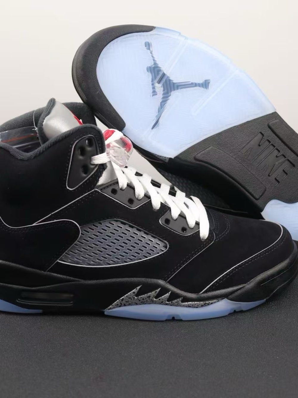 Jordan Men's Black, White & Icy Blue Retro Basketball Sneakers